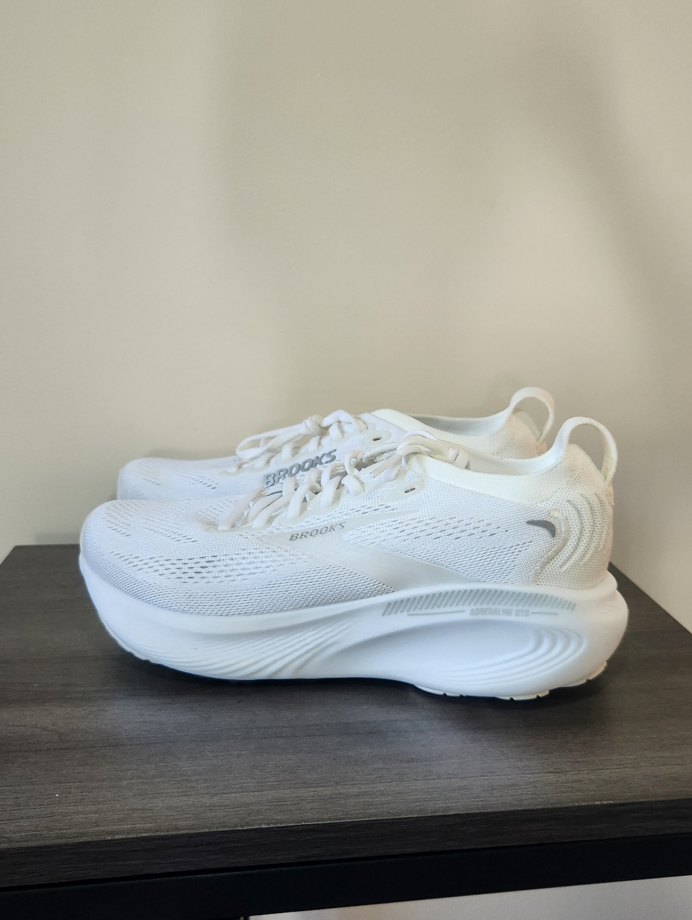 Brooks Adrenaline GTS 25 Running Shoes Size 8